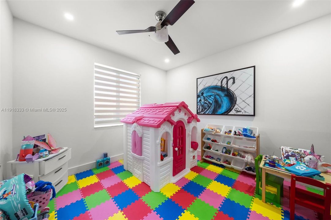 For Sale: $3,495,000 (5 beds, 4 baths, 4663 Square Feet)