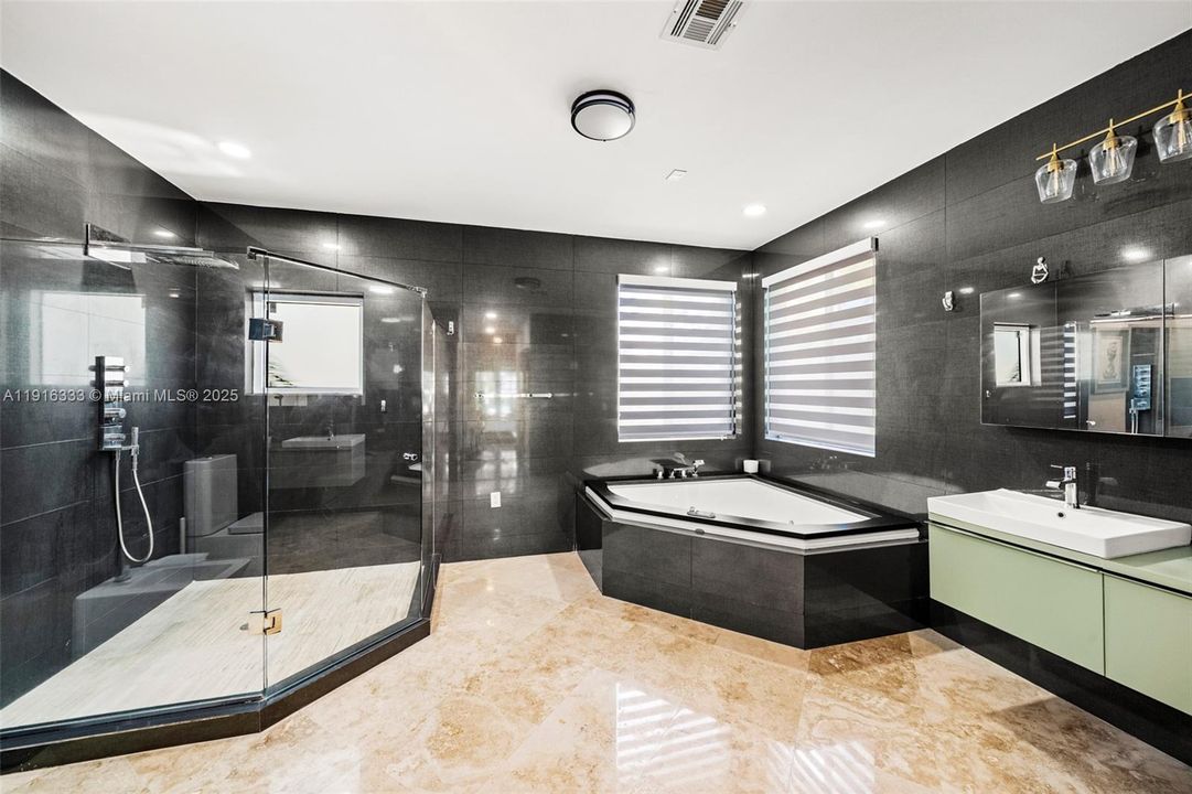 For Sale: $3,495,000 (5 beds, 4 baths, 4663 Square Feet)