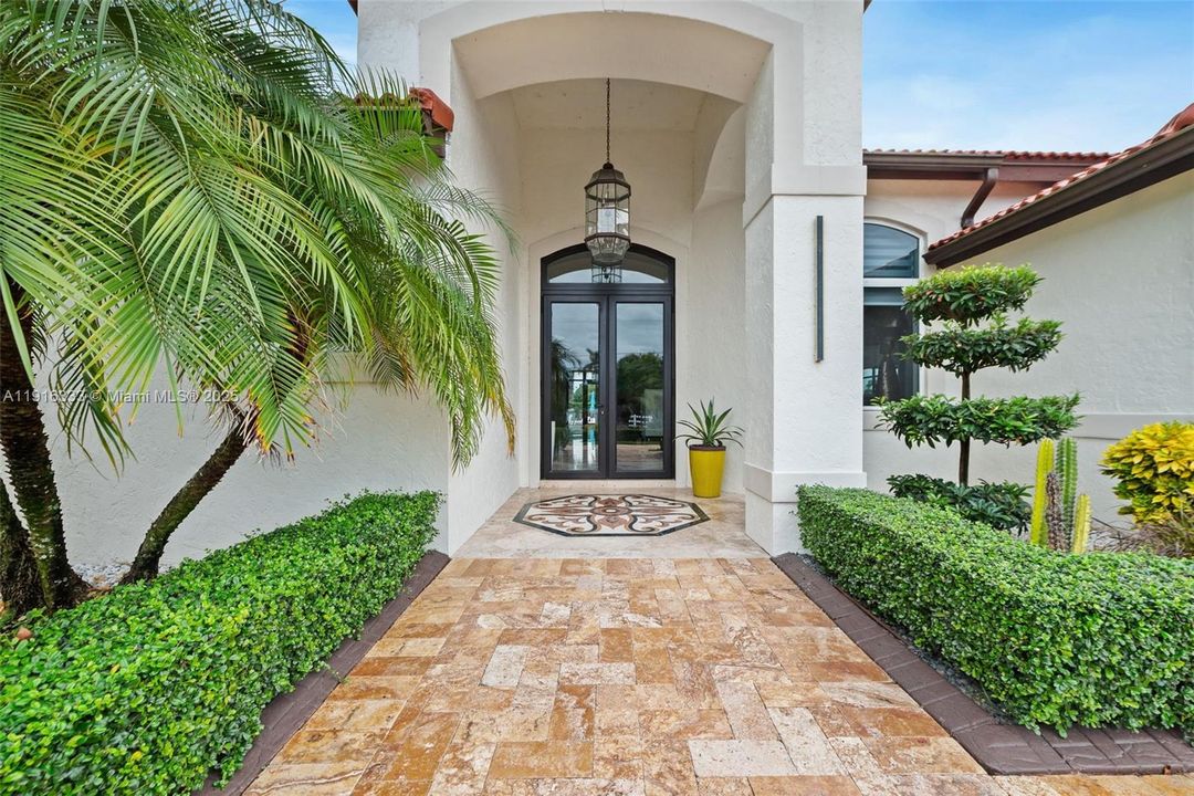 For Sale: $3,495,000 (5 beds, 4 baths, 4663 Square Feet)