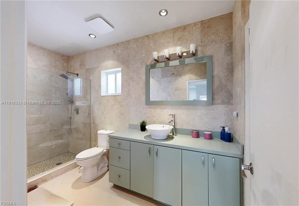 For Sale: $3,495,000 (5 beds, 4 baths, 4663 Square Feet)