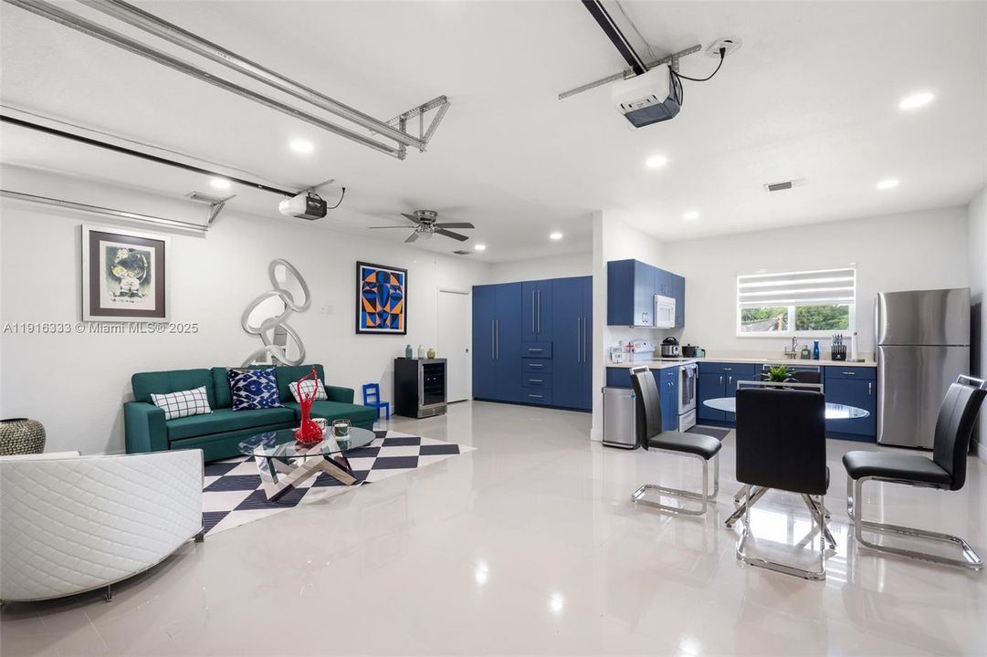 For Sale: $3,495,000 (5 beds, 4 baths, 4663 Square Feet)