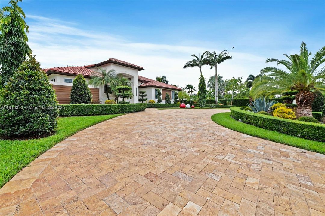 For Sale: $3,495,000 (5 beds, 4 baths, 4663 Square Feet)