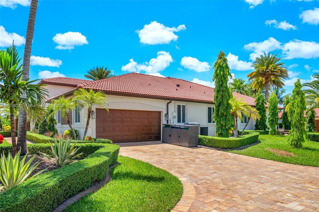 For Sale: $3,495,000 (5 beds, 4 baths, 4663 Square Feet)