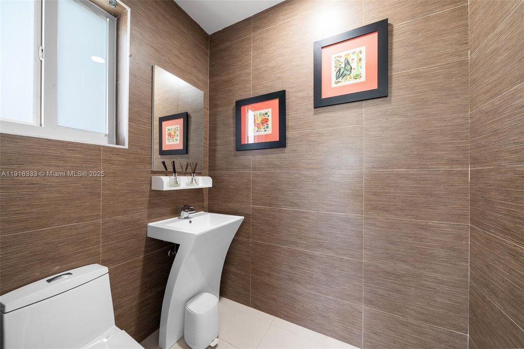 For Sale: $3,495,000 (5 beds, 4 baths, 4663 Square Feet)