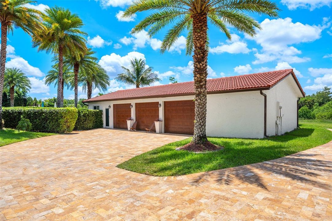 For Sale: $3,495,000 (5 beds, 4 baths, 4663 Square Feet)