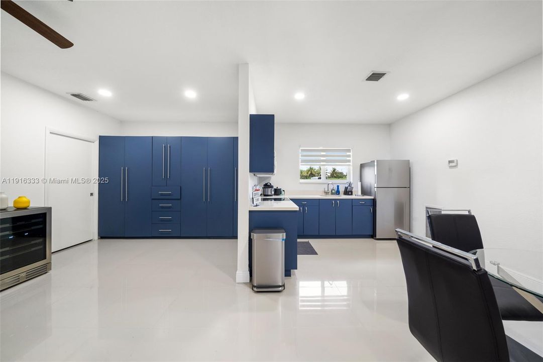 For Sale: $3,495,000 (5 beds, 4 baths, 4663 Square Feet)