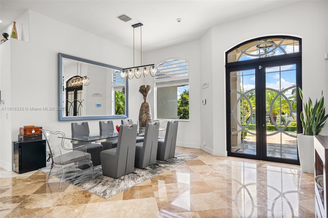 For Sale: $3,495,000 (5 beds, 4 baths, 4663 Square Feet)