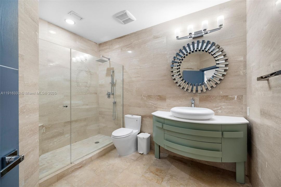 For Sale: $3,495,000 (5 beds, 4 baths, 4663 Square Feet)