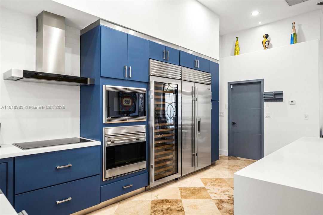 For Sale: $3,495,000 (5 beds, 4 baths, 4663 Square Feet)