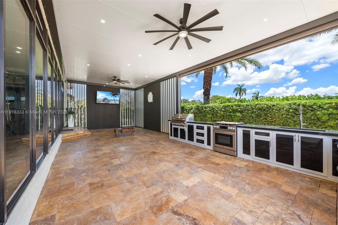 For Sale: $3,495,000 (5 beds, 4 baths, 4663 Square Feet)