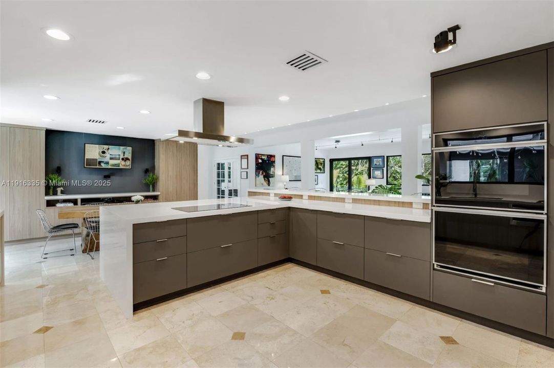 待售: $4,275,000 (7 贝兹, 5 浴室, 5646 平方英尺)