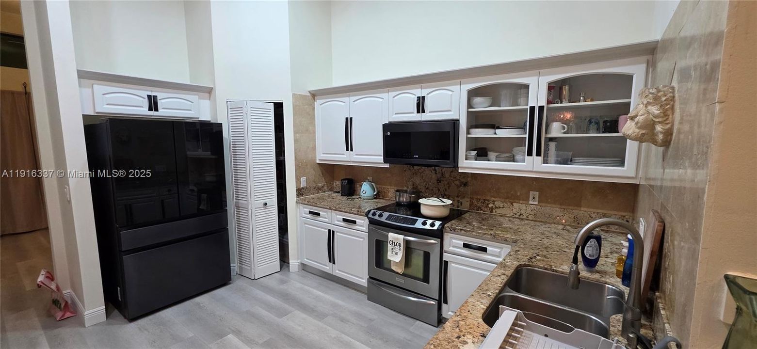 For Sale: $899,000 (4 beds, 3 baths, 2622 Square Feet)