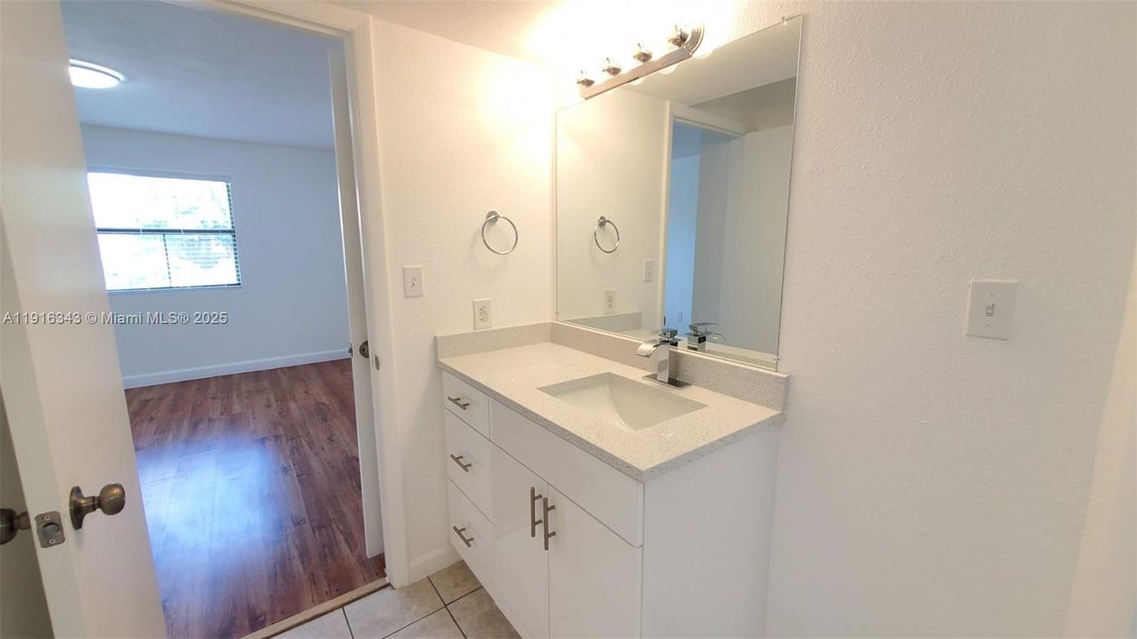 En Venta: $319,900 (2 camas, 2 baños, 1053 Pies cuadrados)