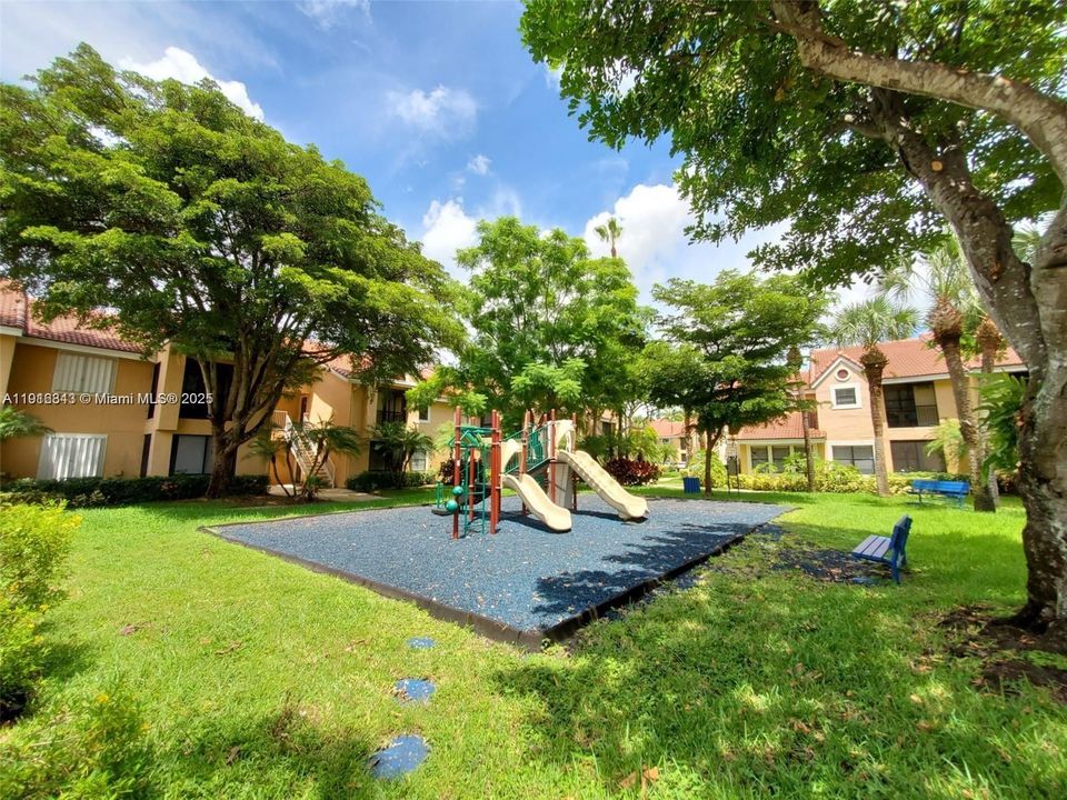 En Venta: $319,900 (2 camas, 2 baños, 1053 Pies cuadrados)