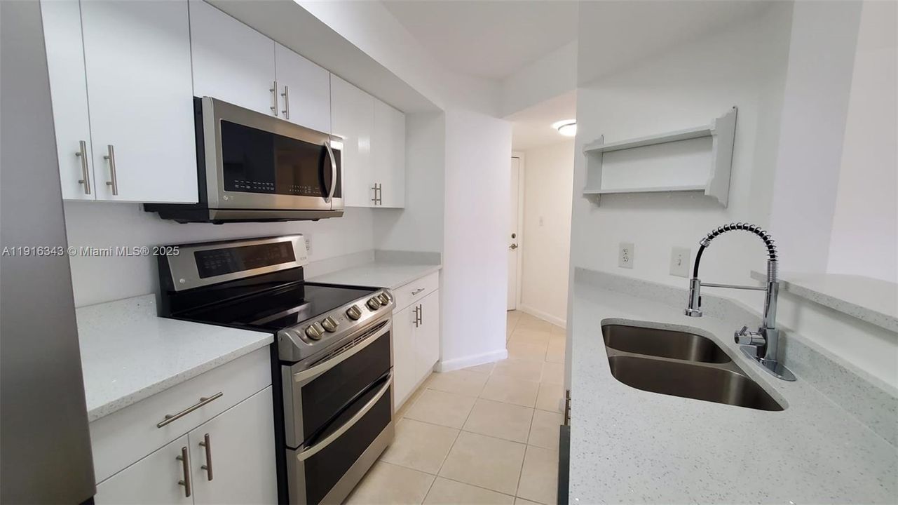 En Venta: $319,900 (2 camas, 2 baños, 1053 Pies cuadrados)