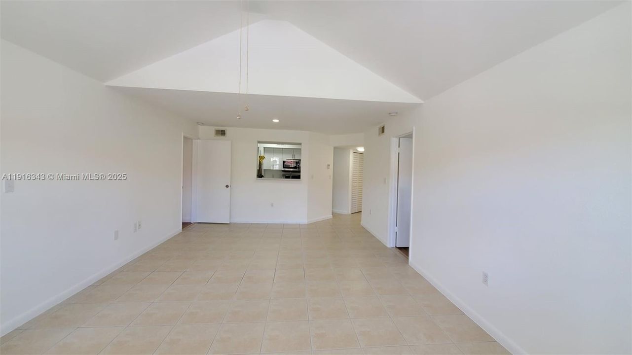 En Venta: $319,900 (2 camas, 2 baños, 1053 Pies cuadrados)
