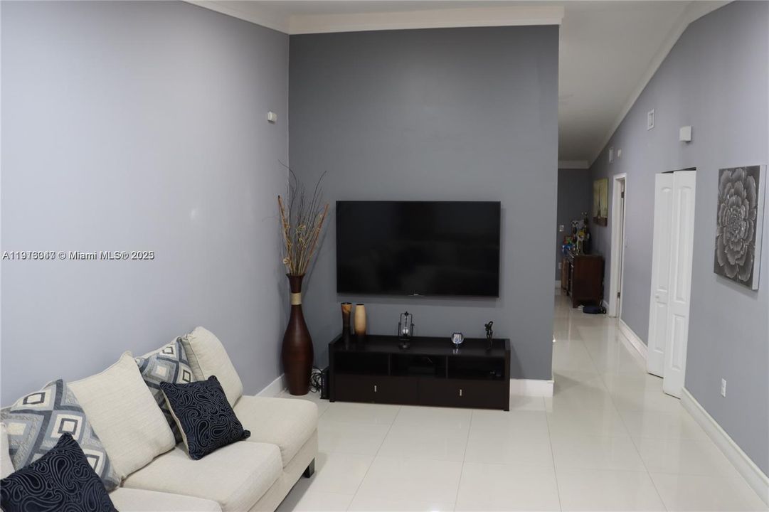 В аренду: $3,500 (3 спален, 2 ванн, 1398 Квадратных фут)