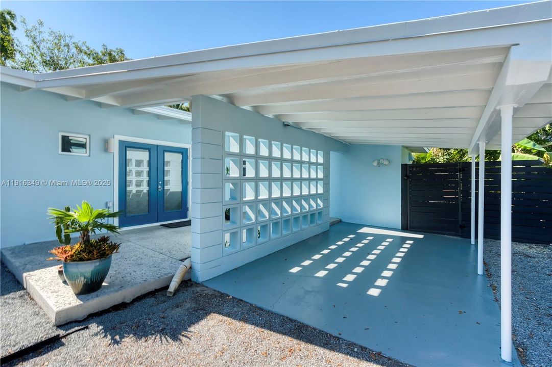 Active With Contract: $450,000 (2 beds, 2 baths, 1238 Square Feet)