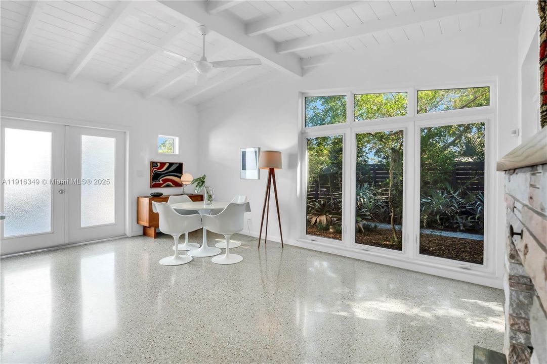 Active With Contract: $450,000 (2 beds, 2 baths, 1238 Square Feet)