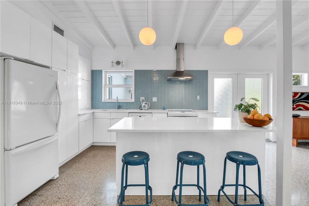 Active With Contract: $450,000 (2 beds, 2 baths, 1238 Square Feet)