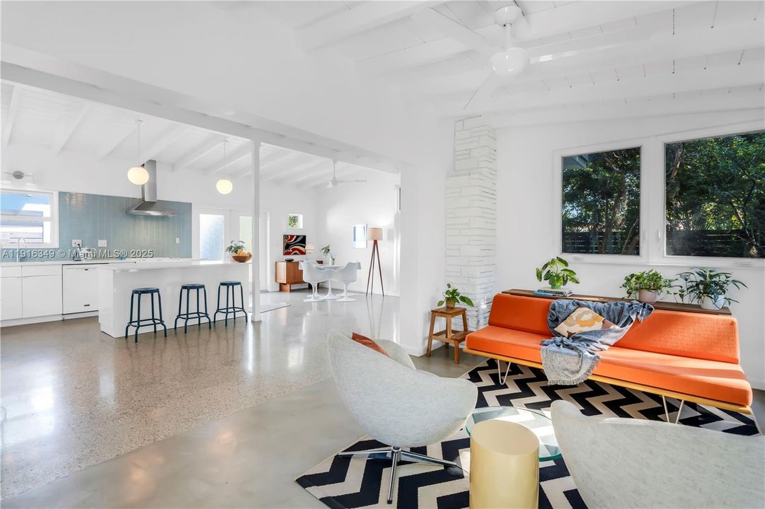 Active With Contract: $450,000 (2 beds, 2 baths, 1238 Square Feet)