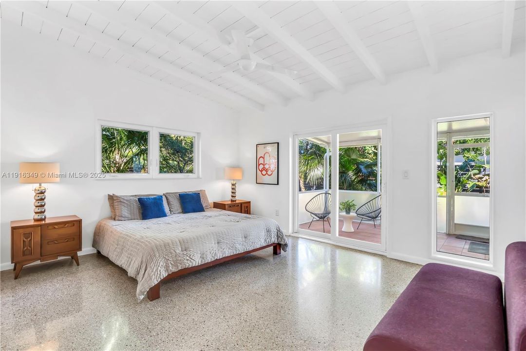 Active With Contract: $450,000 (2 beds, 2 baths, 1238 Square Feet)