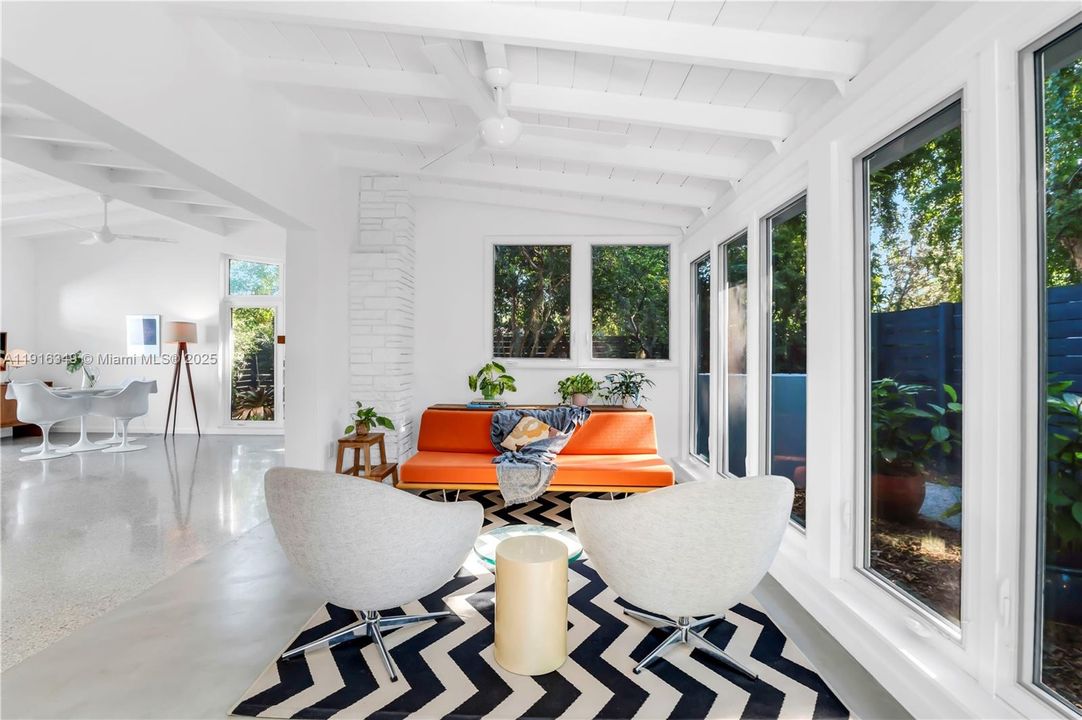 Active With Contract: $450,000 (2 beds, 2 baths, 1238 Square Feet)