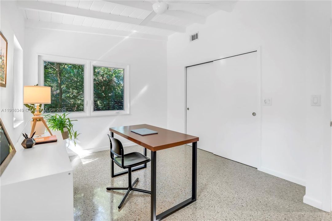 Active With Contract: $450,000 (2 beds, 2 baths, 1238 Square Feet)