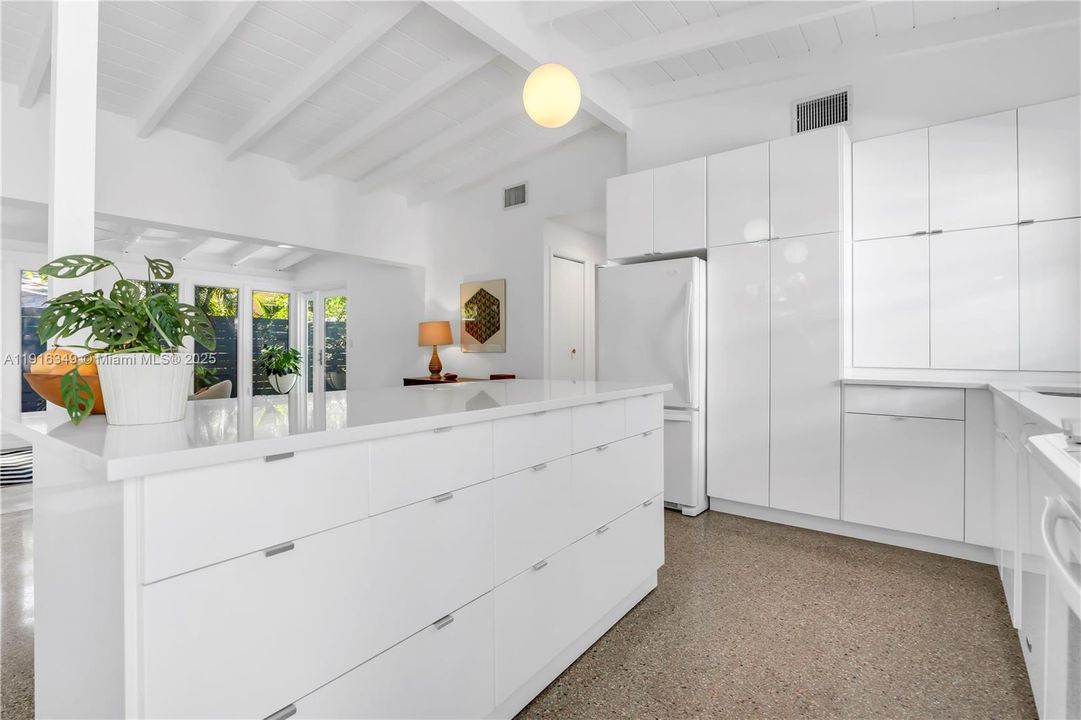 Active With Contract: $450,000 (2 beds, 2 baths, 1238 Square Feet)