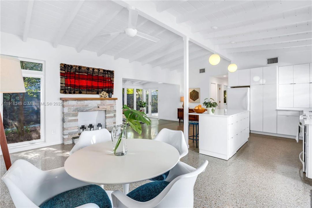 Active With Contract: $450,000 (2 beds, 2 baths, 1238 Square Feet)