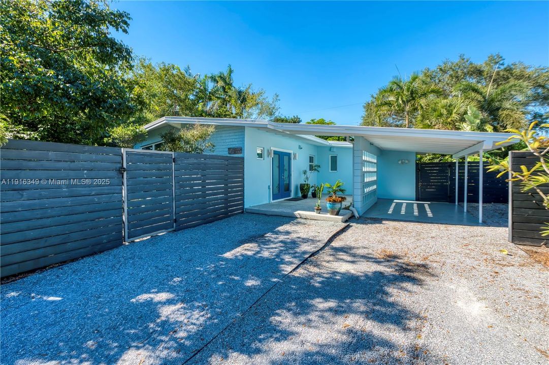 Active With Contract: $450,000 (2 beds, 2 baths, 1238 Square Feet)