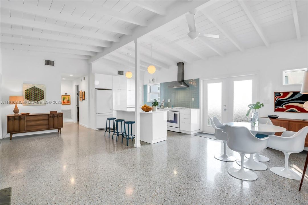 Active With Contract: $450,000 (2 beds, 2 baths, 1238 Square Feet)