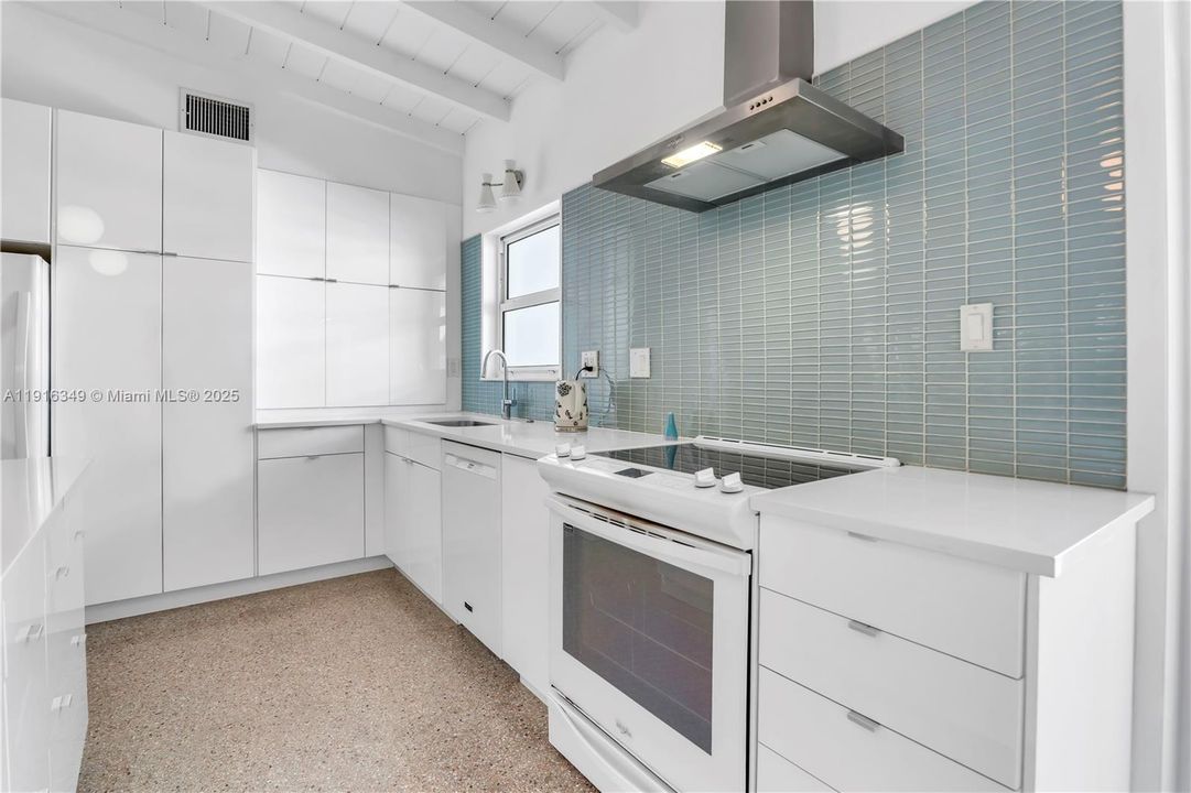 Active With Contract: $450,000 (2 beds, 2 baths, 1238 Square Feet)