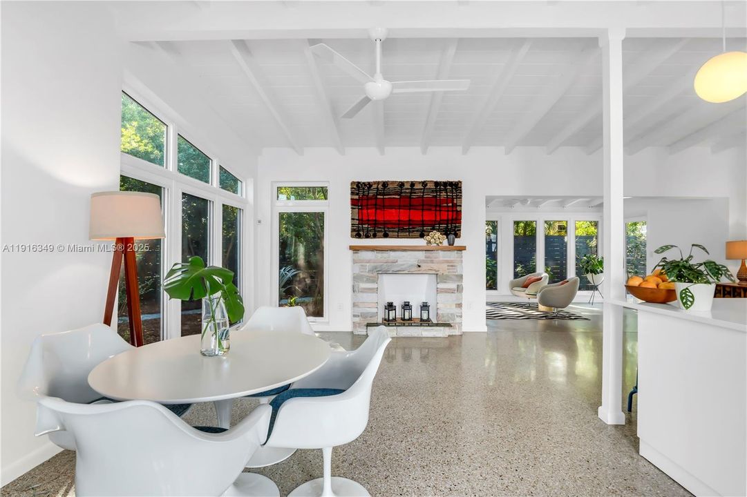 Active With Contract: $450,000 (2 beds, 2 baths, 1238 Square Feet)