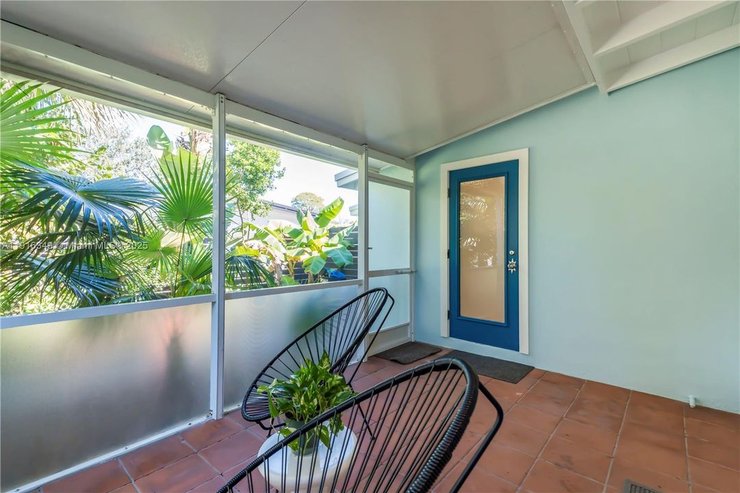 Active With Contract: $450,000 (2 beds, 2 baths, 1238 Square Feet)