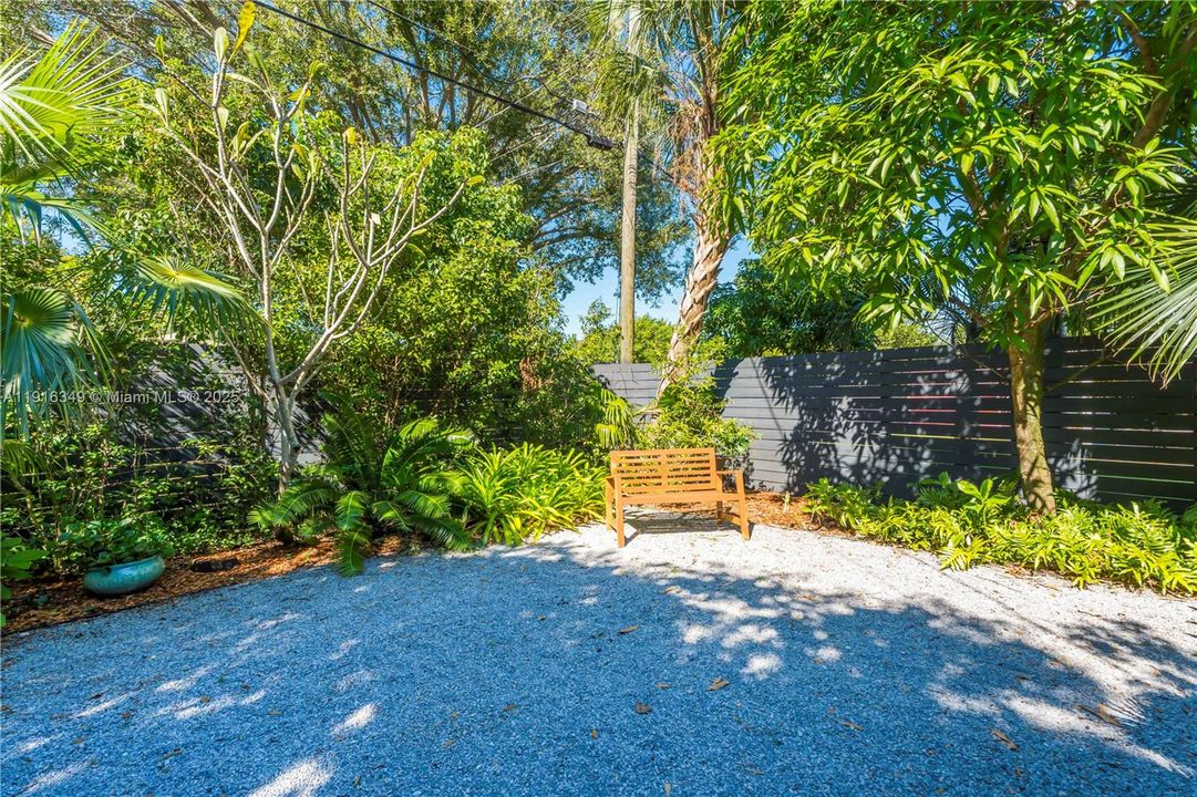 Active With Contract: $450,000 (2 beds, 2 baths, 1238 Square Feet)