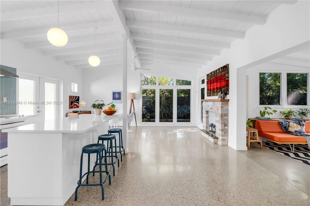 Active With Contract: $450,000 (2 beds, 2 baths, 1238 Square Feet)