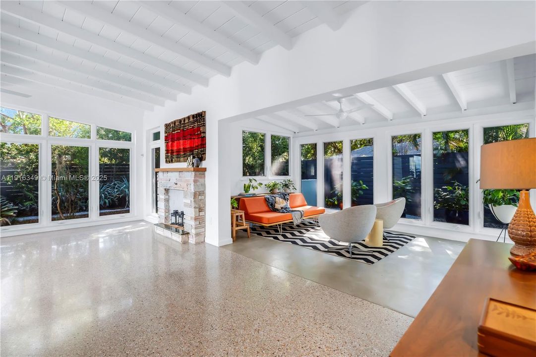 Active With Contract: $450,000 (2 beds, 2 baths, 1238 Square Feet)