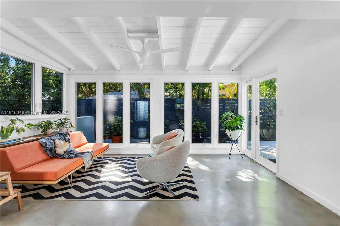 Active With Contract: $450,000 (2 beds, 2 baths, 1238 Square Feet)