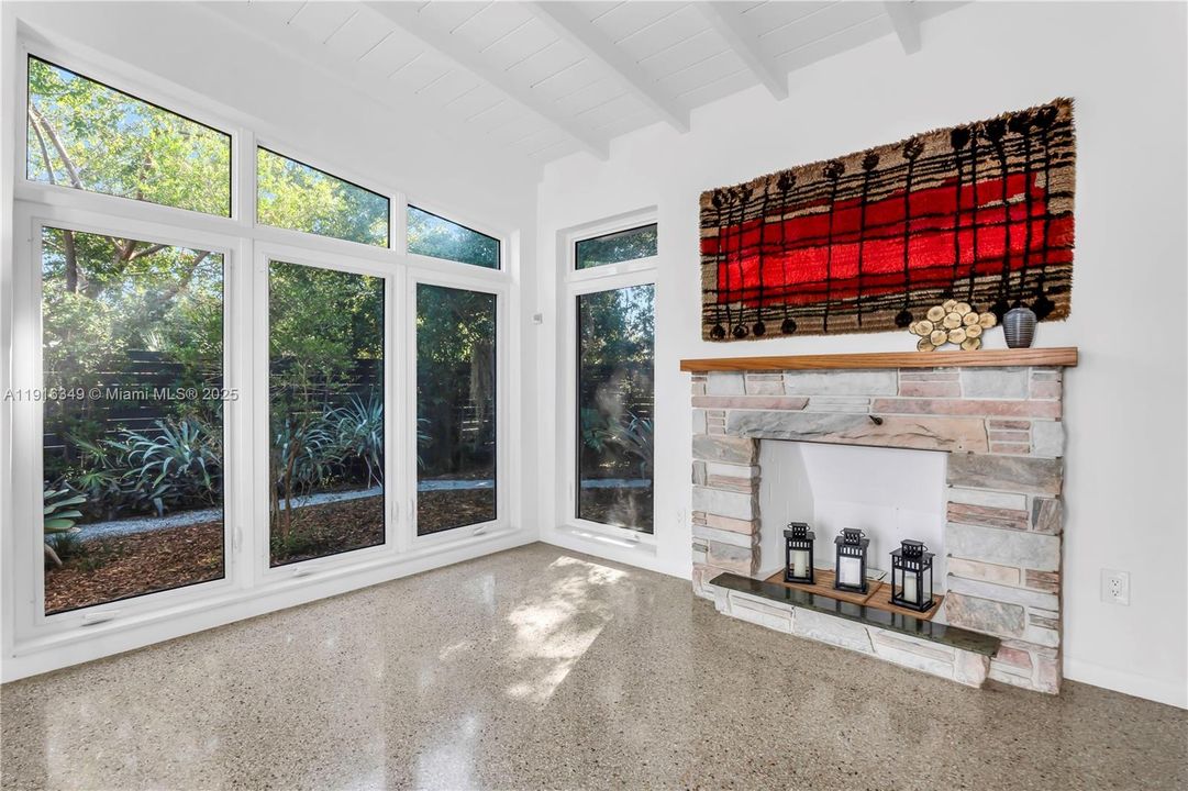 Active With Contract: $450,000 (2 beds, 2 baths, 1238 Square Feet)