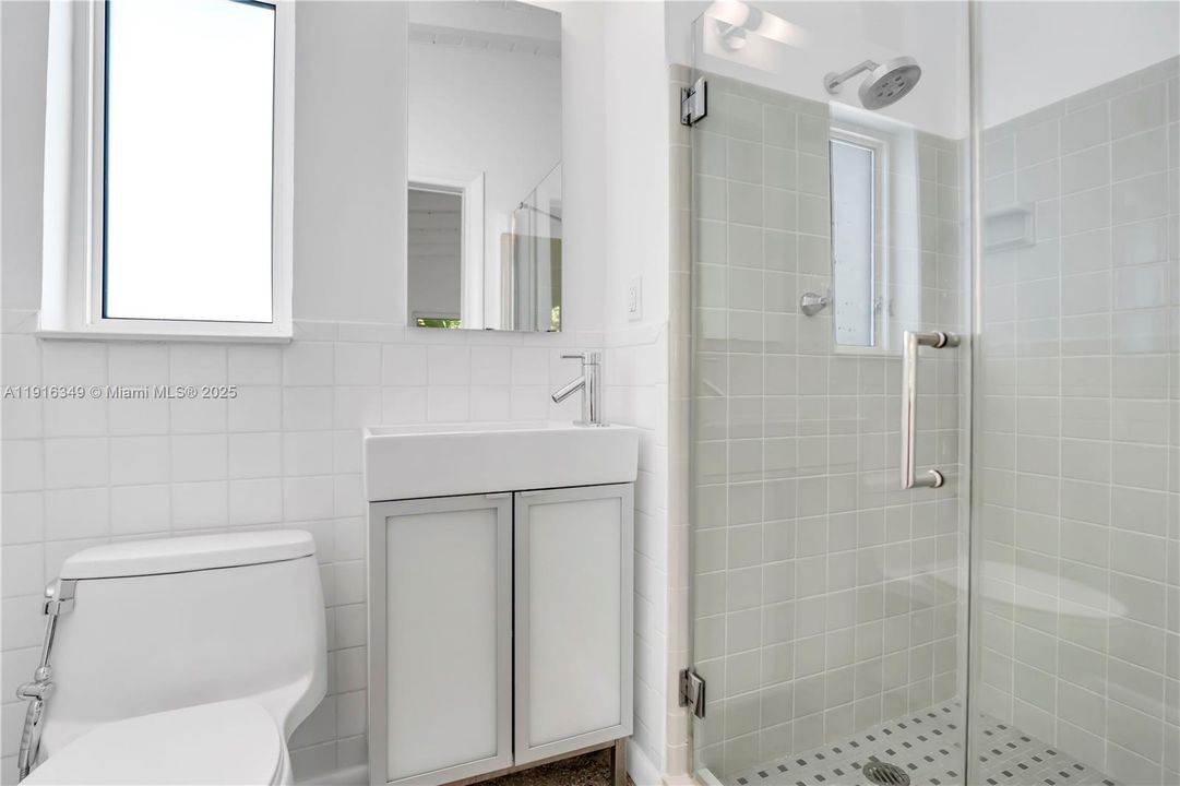 Active With Contract: $450,000 (2 beds, 2 baths, 1238 Square Feet)