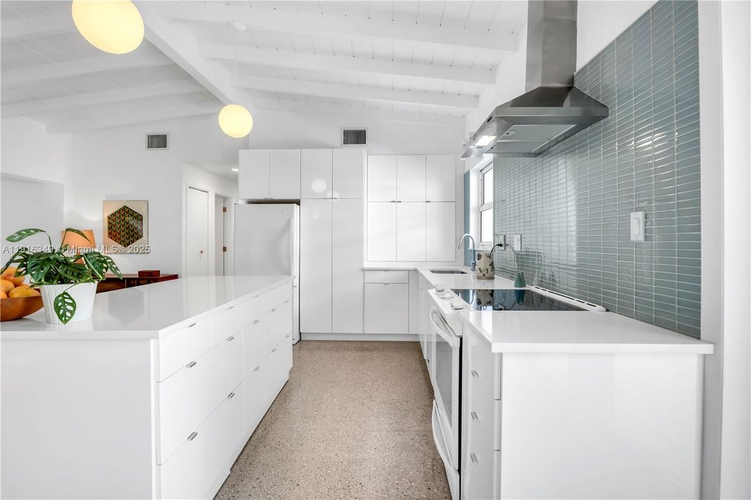 Active With Contract: $450,000 (2 beds, 2 baths, 1238 Square Feet)