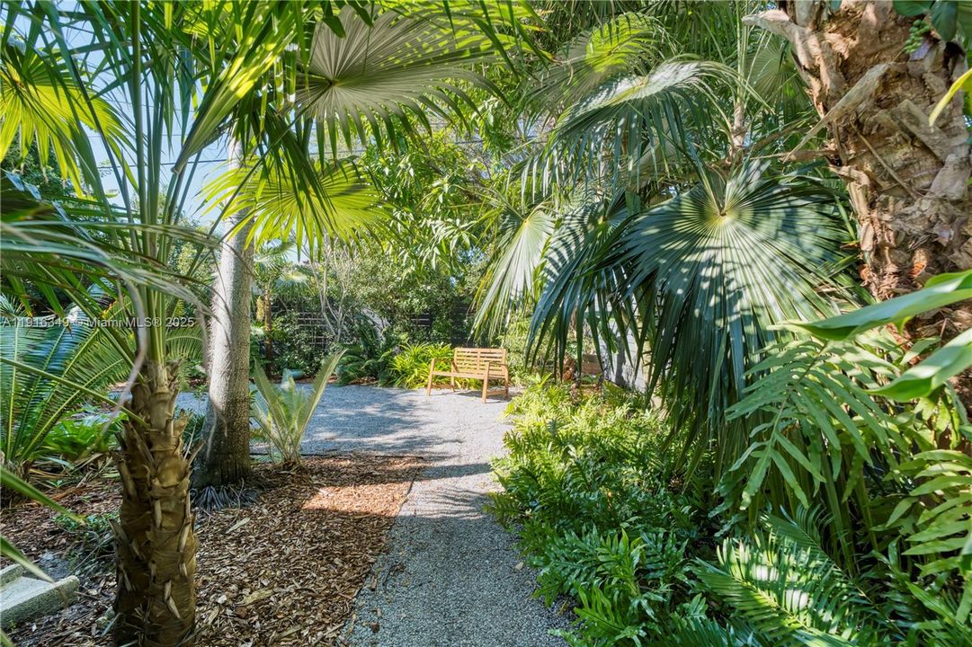 Active With Contract: $450,000 (2 beds, 2 baths, 1238 Square Feet)