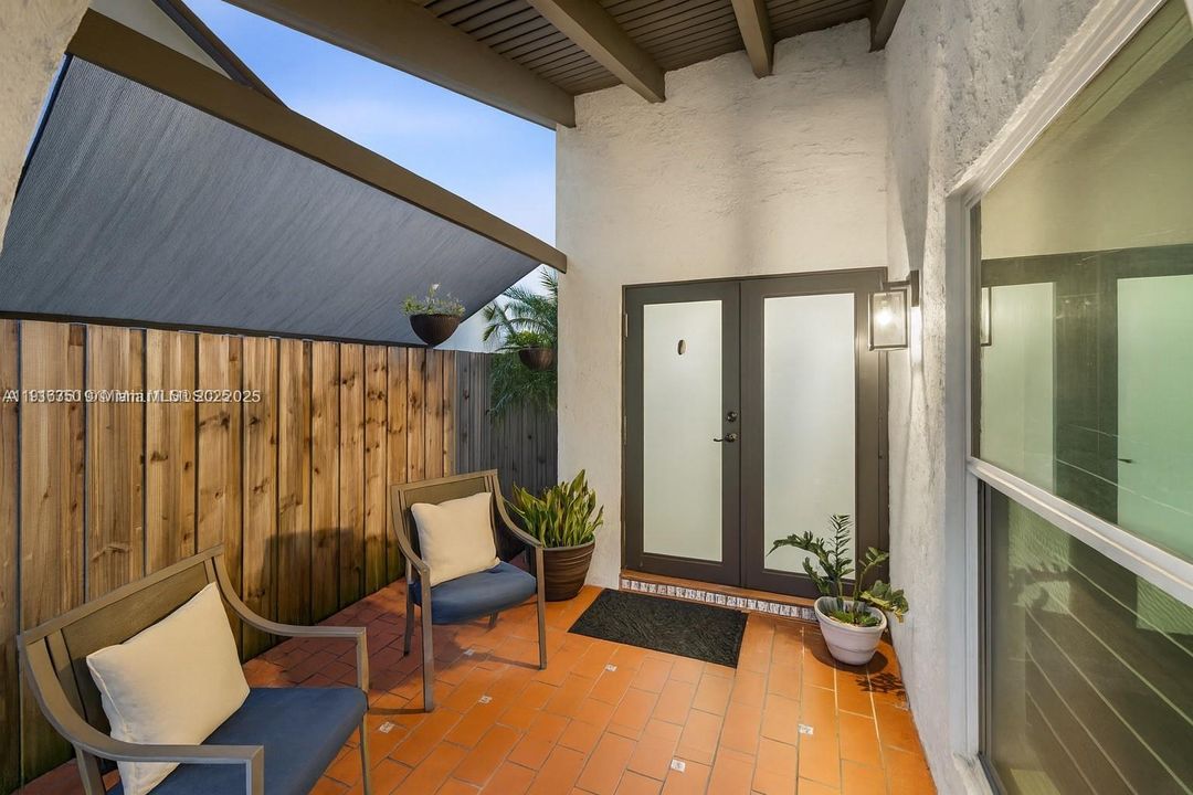 На продажу: $669,000 (4 спален, 2 ванн, 1740 Квадратных фут)