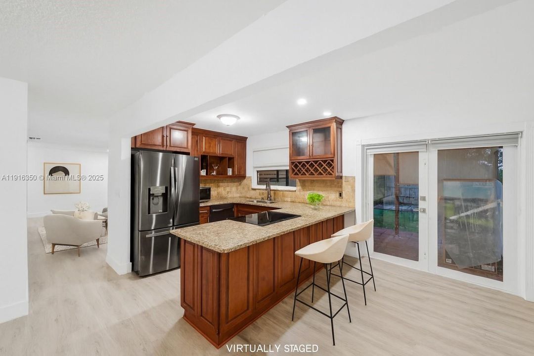 На продажу: $669,000 (4 спален, 2 ванн, 1740 Квадратных фут)