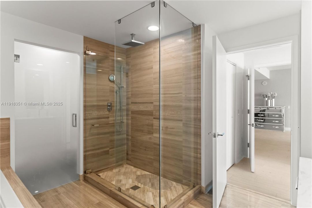 出租: $23,000 (2 贝兹, 3 浴室, 1703 平方英尺)