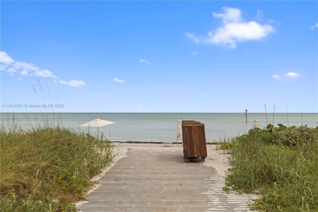 出租: $23,000 (2 贝兹, 3 浴室, 1703 平方英尺)