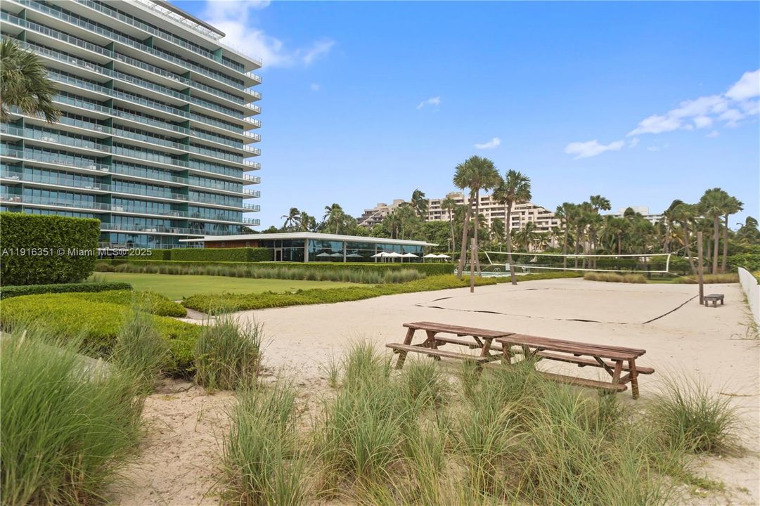 出租: $23,000 (2 贝兹, 3 浴室, 1703 平方英尺)