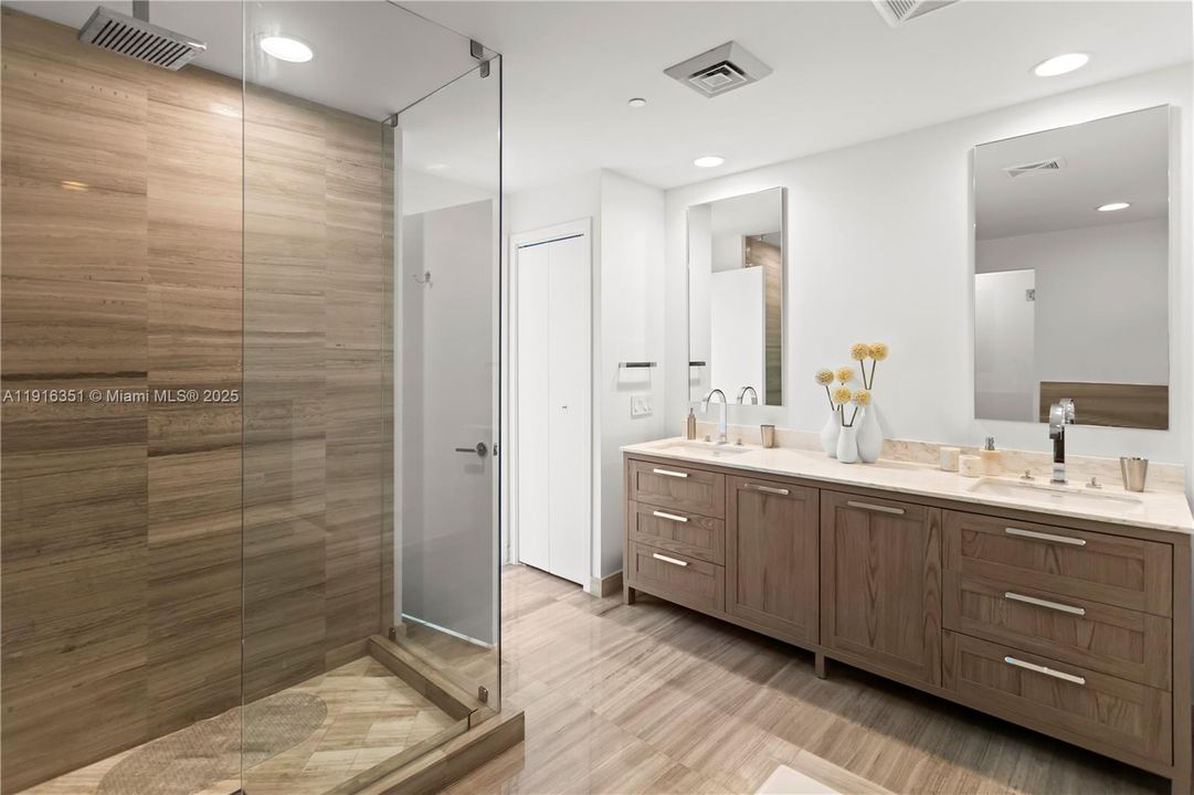 出租: $23,000 (2 贝兹, 3 浴室, 1703 平方英尺)