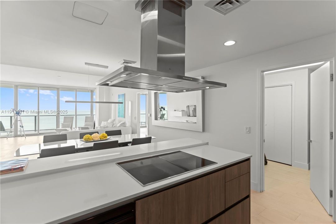 出租: $23,000 (2 贝兹, 3 浴室, 1703 平方英尺)